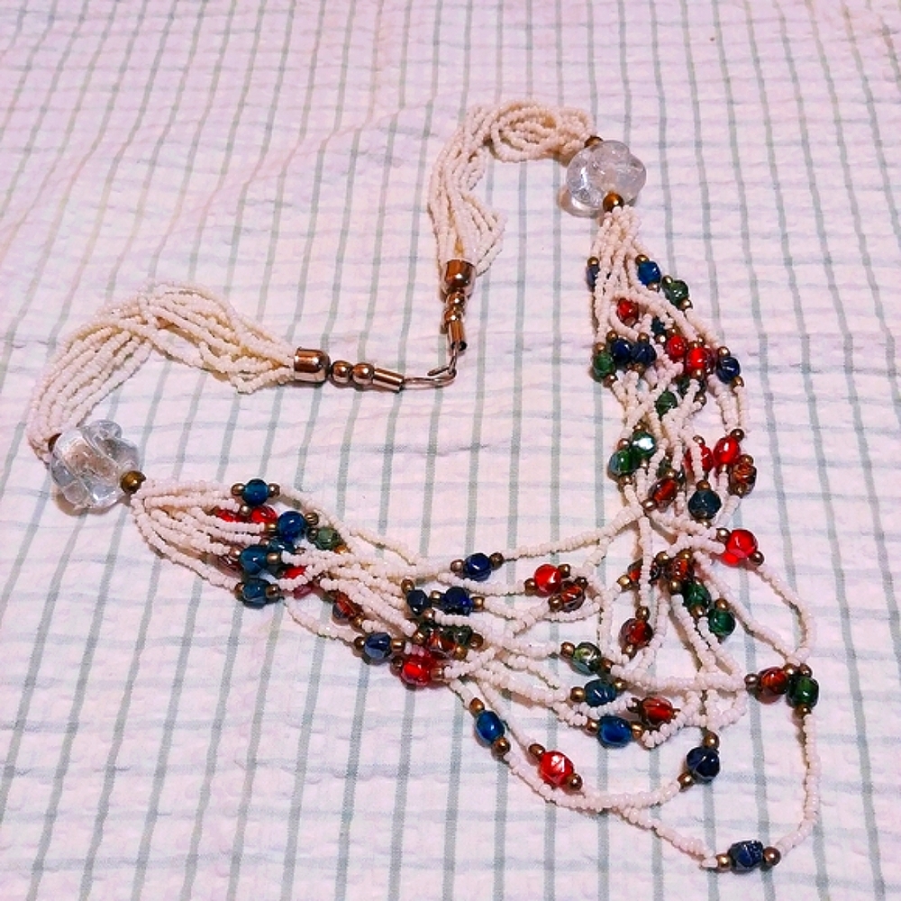 Vintage Mutli strand beaded custom necklace jewelery. Glass. White. Red